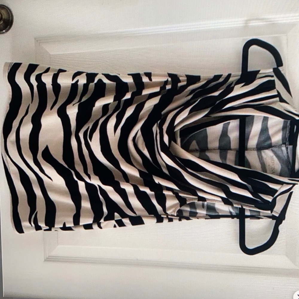 Wave striped clothing top